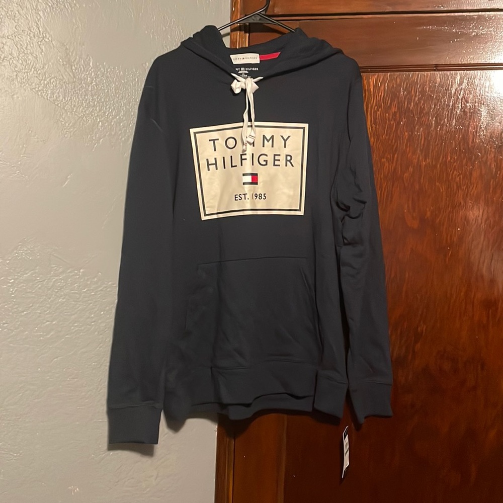 NWT Tommy Hilfiger Sweatshirt